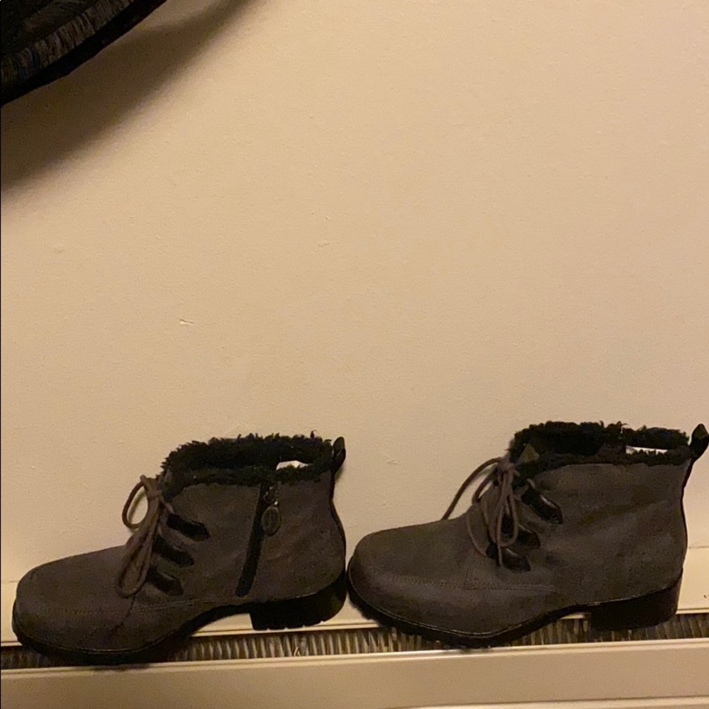 Shoe boots